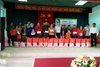 Tổ chức trao quà cho người mù trên địa bàn huyện nhân dịp Xuân Đinh...